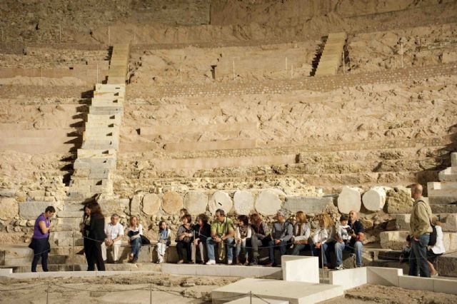 Los primeros visitantes disfrutan del Teatro Romano a la luz de la luna - 4, Foto 4