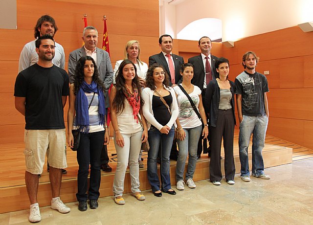 Doce argentinos descendientes de murcianos son becados por la Comunidad para estudiar en la Universidad de Murcia - 1, Foto 1