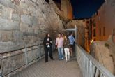 Los primeros visitantes disfrutan del Teatro Romano a la luz de la luna