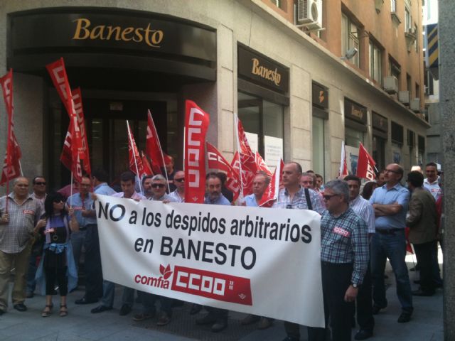 CCOO protesta contra los despidos de Banesto - 2, Foto 2