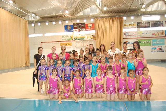 El pabellón de deportes Municipal acoge la tradicional exhibición de Gimnasia Rítmica - 1, Foto 1