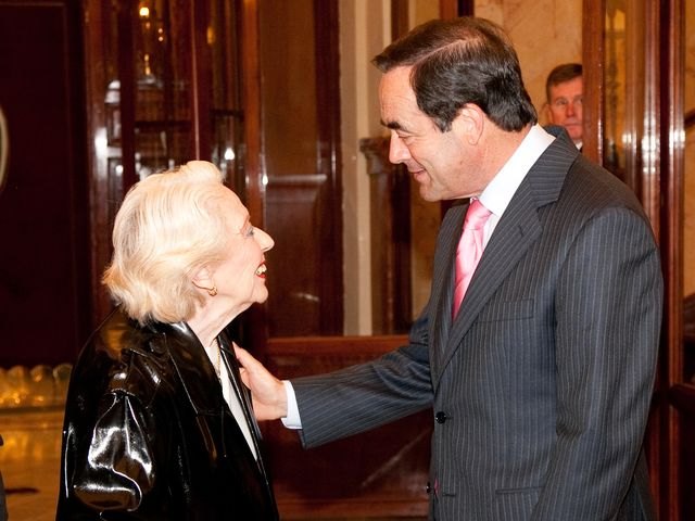 El Congreso recibe la donación de la polvera de la Constitución de la República, Foto 1