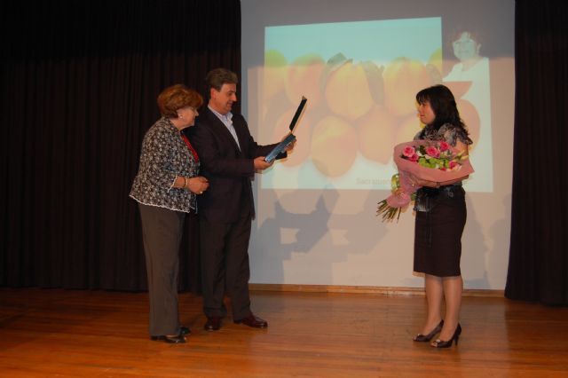 Las alguaceñas Sacra Vicente y María Isabel López, premios Melocotón y Albaricoque 2011 - 3, Foto 3