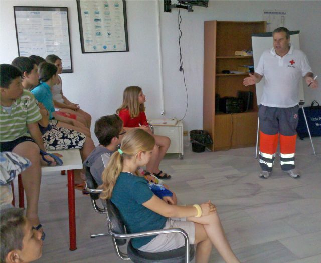Cruz Roja de Águilas imparte Talleres de Conducta P.A.S. en el Club Náutico de Águilas - 1, Foto 1