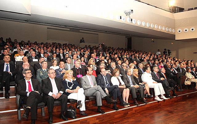 El alcalde asiste al acto institucional para conmemorar el XXIX aniversario del Día de la Región de Murcia, Foto 1
