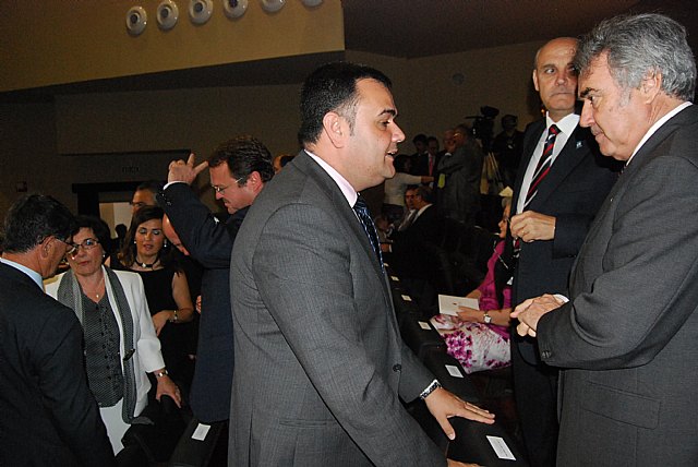 El alcalde asiste al acto institucional para conmemorar el XXIX aniversario del Día de la Región de Murcia, Foto 2
