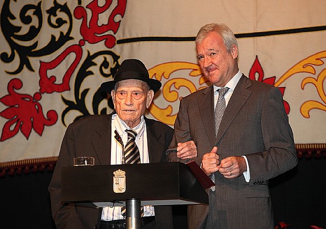 El alcalde asiste al acto institucional para conmemorar el XXIX aniversario del Día de la Región de Murcia, Foto 4