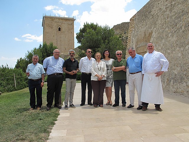 La directora general de Turismo, en el rodaje del programa que TVE dedicará a la Región - 1, Foto 1