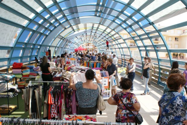 ASEPLU y el Ayuntamiento y organizaron la primera edición del Mercadillo 'Comercio Lumbrerense' para fomentar la actividad de los comercios locales - 1, Foto 1