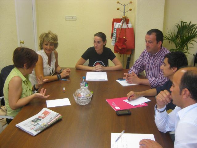 Primera toma de contacto de los cuatro grupos políticos municipales - 1, Foto 1