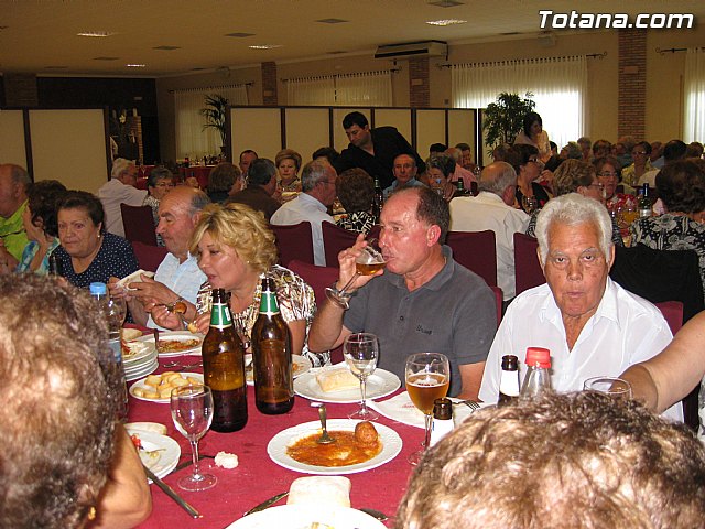 Numerosas personas asistieron a la comida de fin de temporada organizada en el marco de las Fiestas de las Personas Mayores de Totana2011 - 5