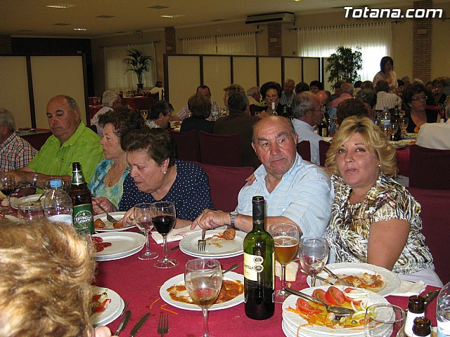 Numerosas personas asistieron a la comida de fin de temporada organizada en el marco de las Fiestas de las Personas Mayores de Totana2011 - 6
