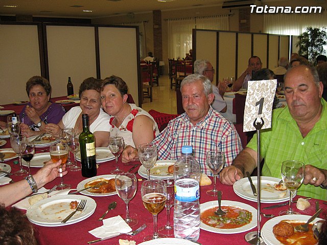 Numerosas personas asistieron a la comida de fin de temporada organizada en el marco de las Fiestas de las Personas Mayores de Totana2011 - 7