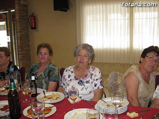 Numerosas personas asistieron a la comida de fin de temporada organizada en el marco de las Fiestas de las Personas Mayores de Totana2011 - 11