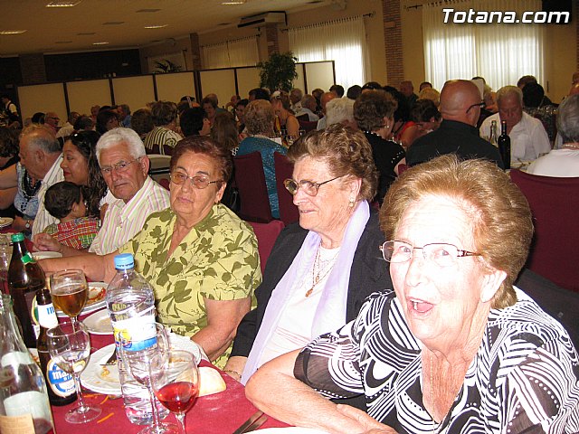 Numerosas personas asistieron a la comida de fin de temporada organizada en el marco de las Fiestas de las Personas Mayores de Totana2011 - 18