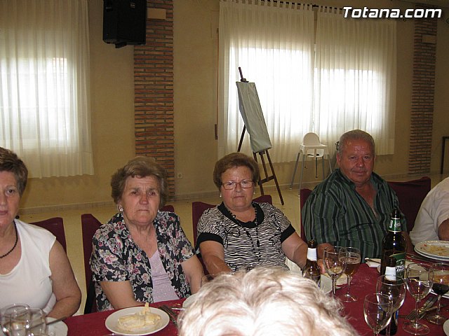 Numerosas personas asistieron a la comida de fin de temporada organizada en el marco de las Fiestas de las Personas Mayores de Totana2011 - 30
