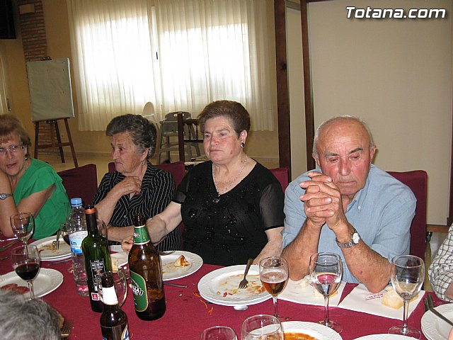 Numerosas personas asistieron a la comida de fin de temporada organizada en el marco de las Fiestas de las Personas Mayores de Totana2011 - 33