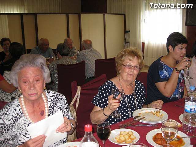 Numerosas personas asistieron a la comida de fin de temporada organizada en el marco de las Fiestas de las Personas Mayores de Totana2011 - 35