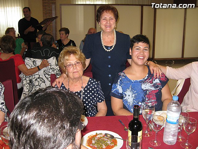 Numerosas personas asistieron a la comida de fin de temporada organizada en el marco de las Fiestas de las Personas Mayores de Totana2011 - 36
