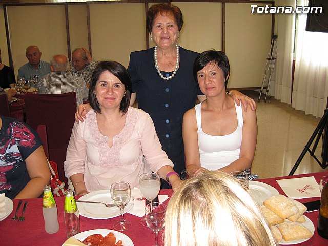 Numerosas personas asistieron a la comida de fin de temporada organizada en el marco de las Fiestas de las Personas Mayores de Totana2011 - 37