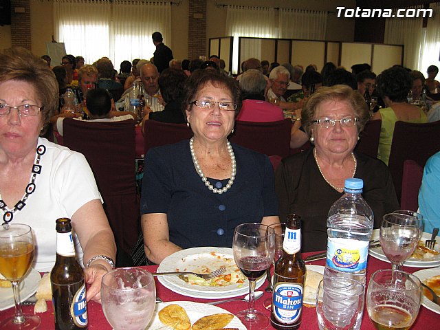 Numerosas personas asistieron a la comida de fin de temporada organizada en el marco de las Fiestas de las Personas Mayores de Totana2011 - 38