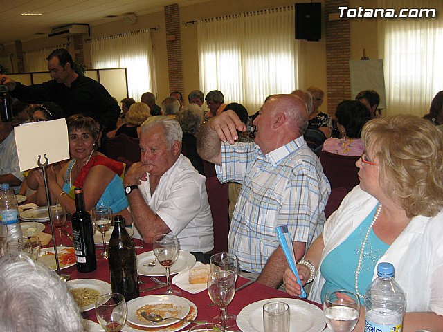 Numerosas personas asistieron a la comida de fin de temporada organizada en el marco de las Fiestas de las Personas Mayores de Totana2011 - 41