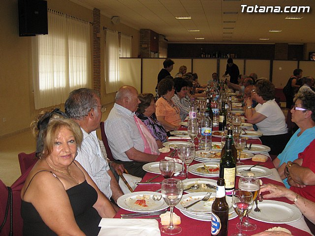 Numerosas personas asistieron a la comida de fin de temporada organizada en el marco de las Fiestas de las Personas Mayores de Totana2011 - 44
