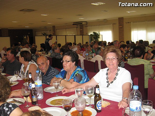 Numerosas personas asistieron a la comida de fin de temporada organizada en el marco de las Fiestas de las Personas Mayores de Totana2011 - 45