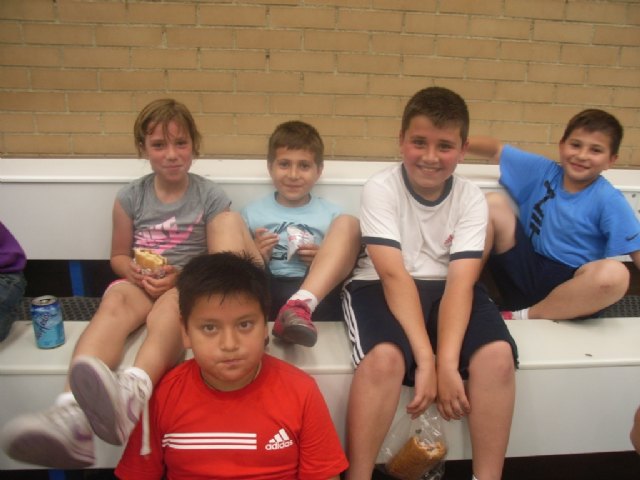 El equipo benjamín de baloncesto 3x3 del colegio La Milagrosa participó en las semifinales regionales de Deporte Escolar, Foto 1