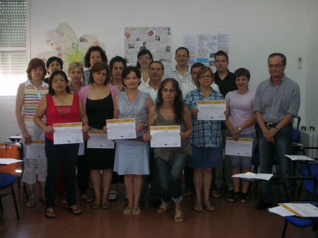 Entrega de diplomas del curso de formación para cuidadores de personas dependientes - 1, Foto 1