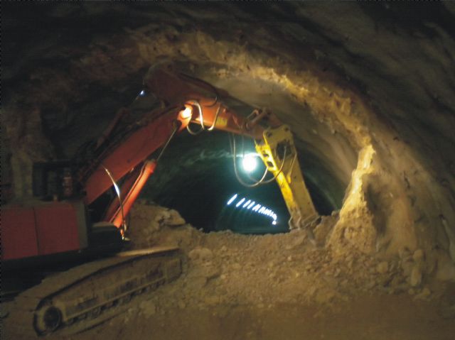 Adif conecta las dos bocas  del túnel de El Murón, en la provincia de Alicante - 1, Foto 1