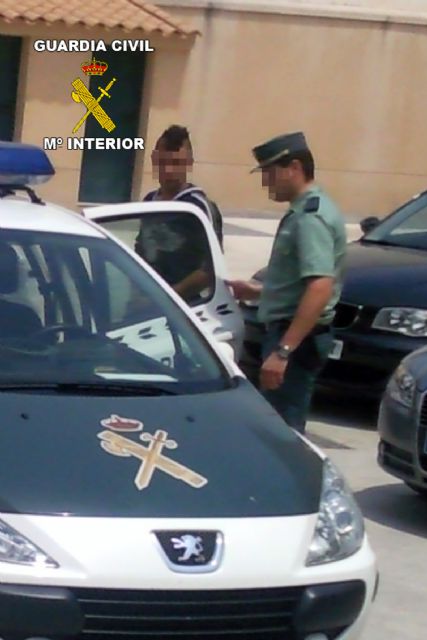 La Guardia Civil detiene a tres jóvenes dedicados a cometer robos con fuerza en Cehegín - 1, Foto 1