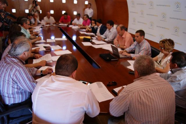 Los fondos benéficos de la Mesa Solidaria se destinarán, de forma prioritaria, a atender a las familias de fallecidos y heridos - 1, Foto 1