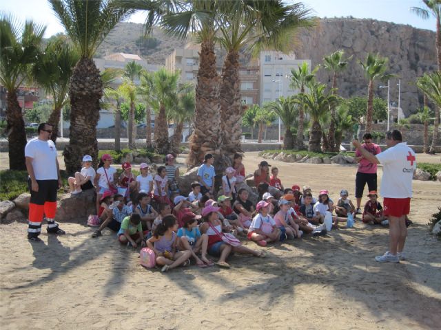 Cruz Roja de Águilas pone en marcha una nueva edición de los Talleres Aprender en la Playa - 1, Foto 1