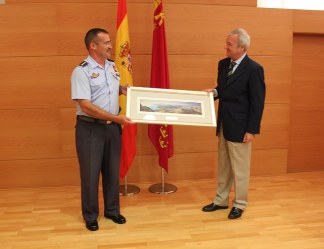 Valcárcel despide a los alumnos de la Academia General del Aire que finalizan sus estudios en la Región - 3, Foto 3