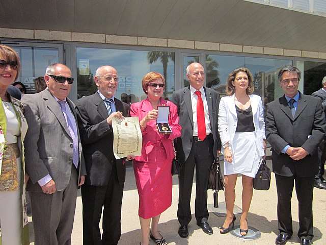Amites-Totana estuvo presente en el acto de entrega de “La Medalla de Oro” a la ONG Internacional Teléfono de la Esperanza, Foto 1