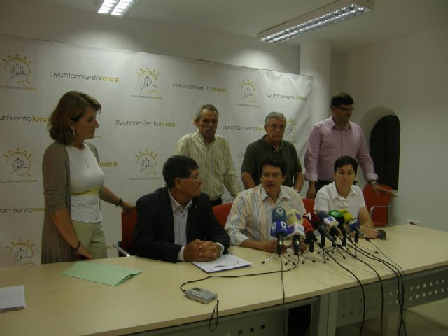Los miembros del Grupo Municipal Popular del Ayuntamiento de Águilas saliente donan 12.000 euros a los afectados por los terremotos de Lorca - 1, Foto 1