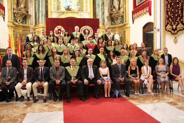 Los nutricionistas, tecnólogos de los alimentos y terapeutas ocupacionales de la UCAM, reciben sus becas y diplomas - 1, Foto 1