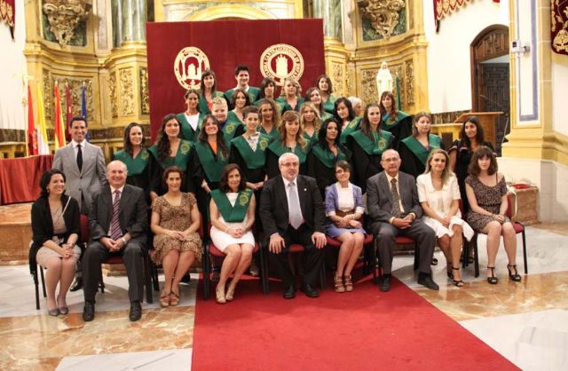 Los nutricionistas, tecnólogos de los alimentos y terapeutas ocupacionales de la UCAM, reciben sus becas y diplomas - 2, Foto 2