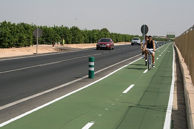 El portal Bicicarm ofrece a vecinos y veraneantes toda la información de las rutas en bici por las playas de Los Alcázares - 1, Foto 1