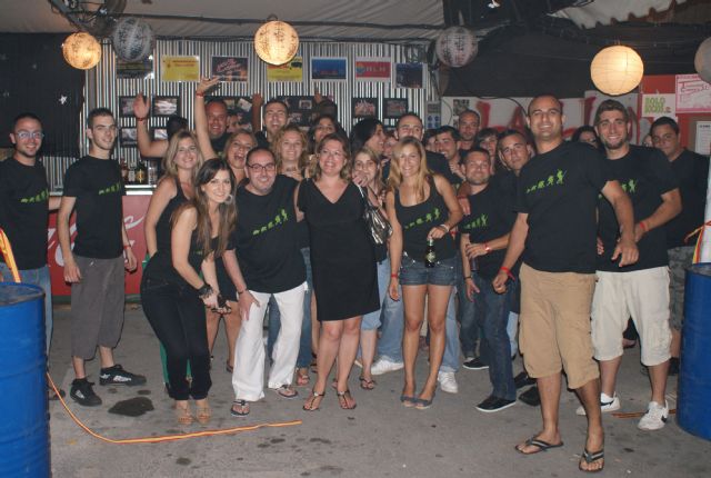 Cientos de vecinos comienzan más de diez días de fiesta en las barracas - 1, Foto 1