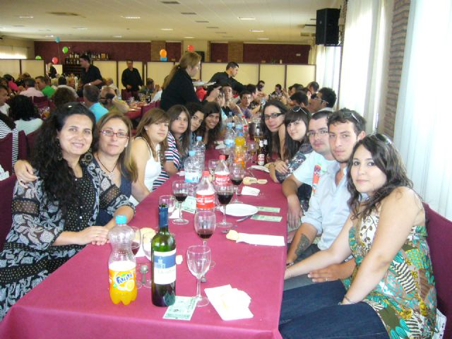 El Club Ftbol-Sala Capuchinos pone el broche de oro a la temporada 2010-11 - 1