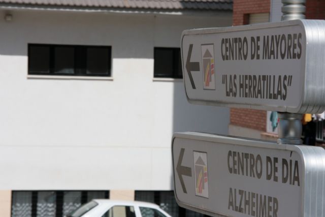 El Ayuntamiento acuerda con la Región triplicar las plazas del convenio del centro de día de mayores dependientes - 2, Foto 2