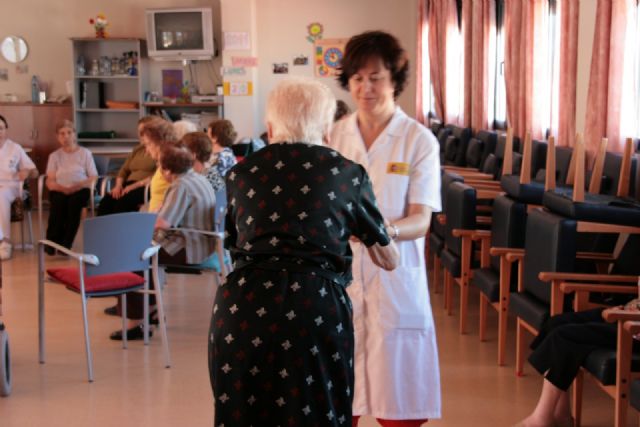 El Ayuntamiento acuerda con la Región triplicar las plazas del convenio del centro de día de mayores dependientes - 4, Foto 4