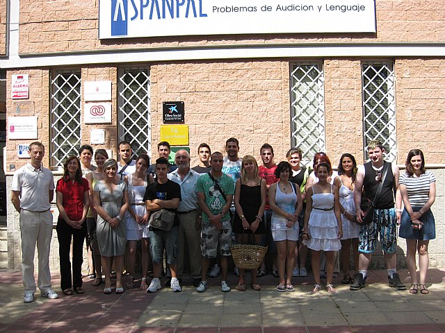 Un grupo de jóvenes sordos ingleses participa en un programa de intercambio en la Región - 1, Foto 1