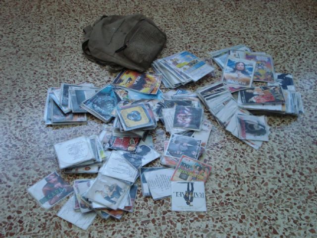 Decomisados en mayo 970 artículos destinados a la venta ambulante ilegal - 2, Foto 2