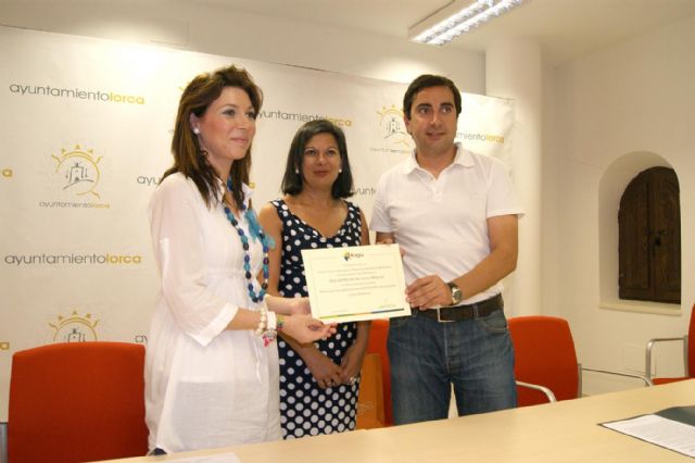 El Ayuntamiento obtiene un premio nacional del grupo Tragsa y cede la totalidad de su importe al arreglo del local de la asociación Alzheimer Lorca - 1, Foto 1