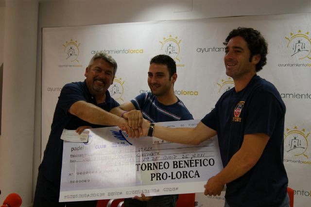 El Club Padelante y el Águilas Club de Padel entrega a la Mesa Solidaria 2.350 euros de un torneo benéfico - 1, Foto 1