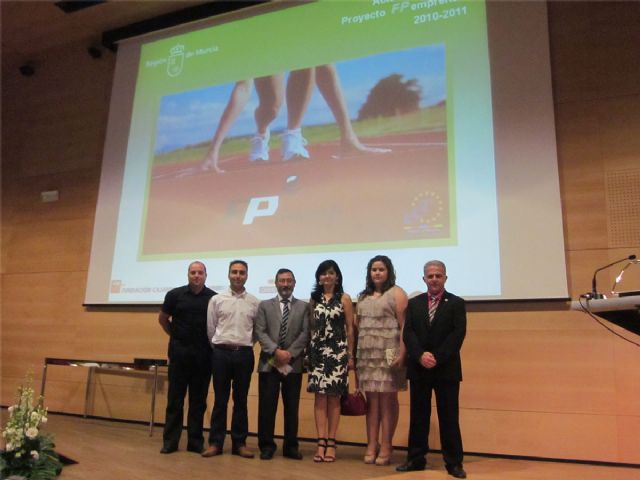 Técnicos de Emergencias Sanitarios de Cruz Roja de Águilas reciben un reconocimiento durante la clausura del Programa FP Emprende - 1, Foto 1