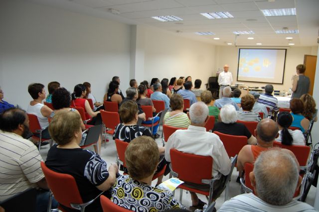 Formación específica en Las Torres de Cotillas para los cuidadores de mayores dependientes - 1, Foto 1